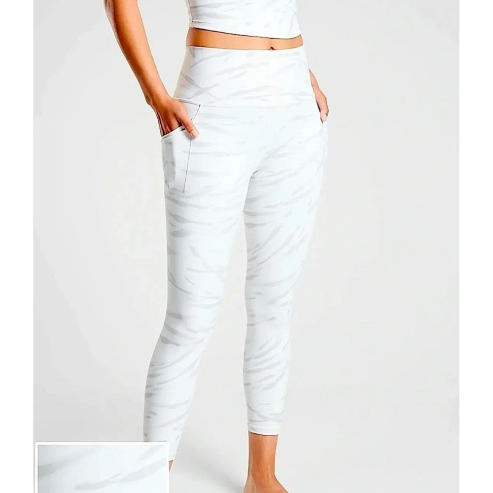 Athleta Salutation‎ Stash Pocket II 7/8 Tight White Gray Zebra Print Sz S Petite